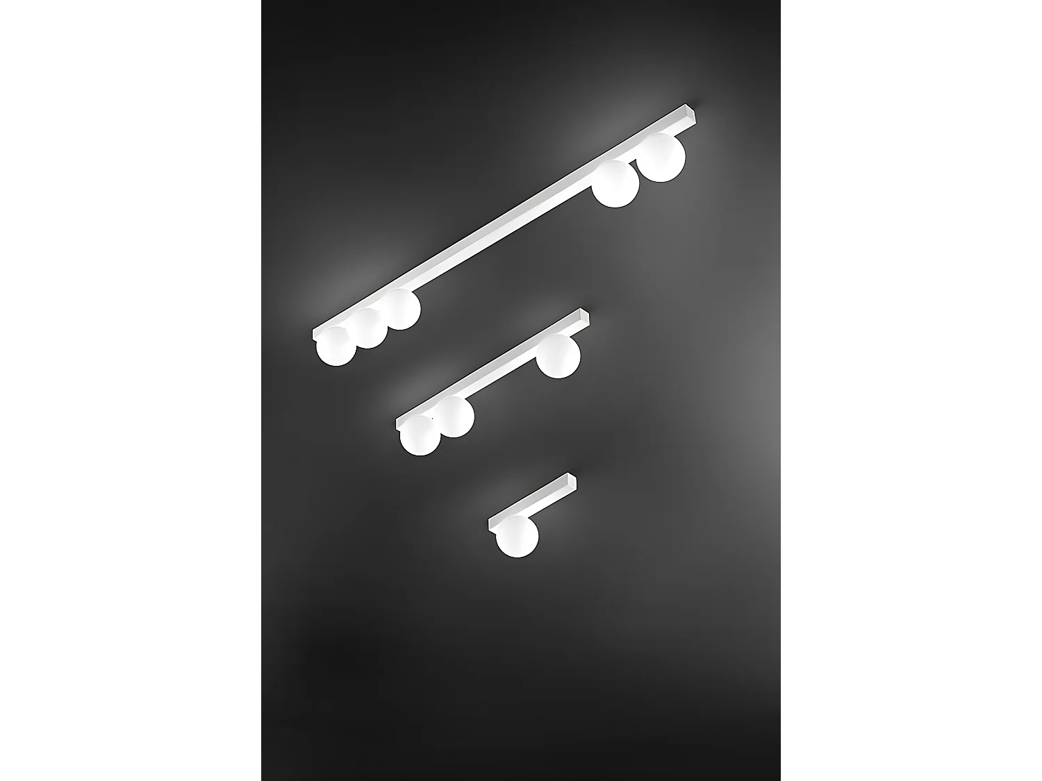 Plafonier Moderno de 3 Luzes em Metal Branco Mate com Difusores Esféricos em Vidro Branco Ácido - Design Elegante 60 cm - Marca Perenz - Itália