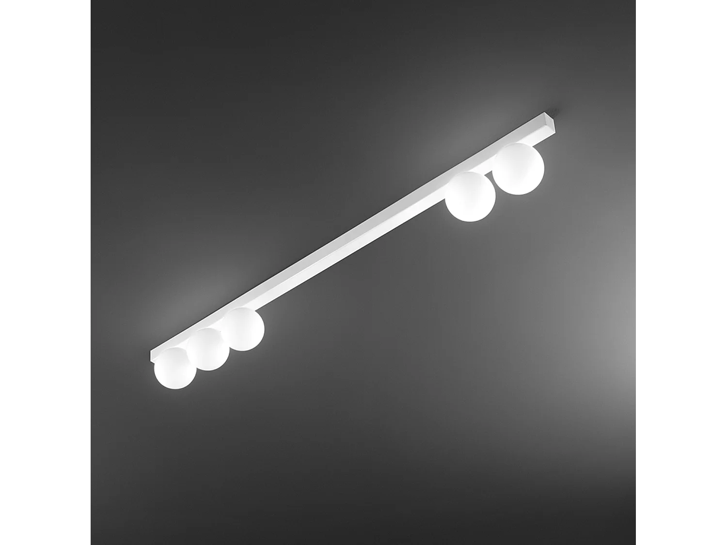 Plafondlamp 10S48482 in mat wit metaal met 5 bolvormige diffusers van geëtst wit geblazen glas - Modern en elegant design - Perenz