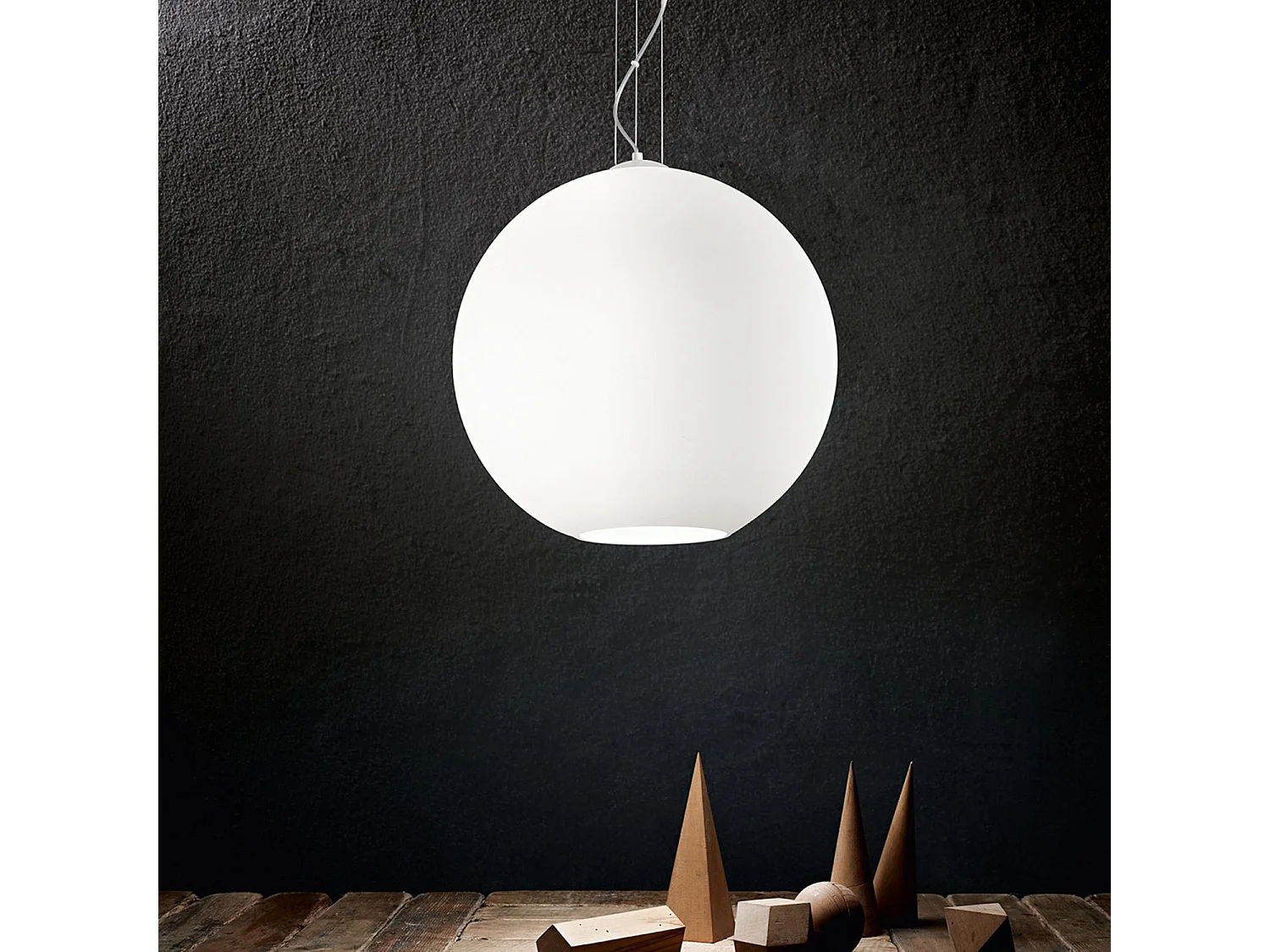 Hanglamp van satijnwit glas, metalen frame, diameter 50 cm, 3xE27 fitting, moderne en elegante stijl voor elk interieur - Perenz