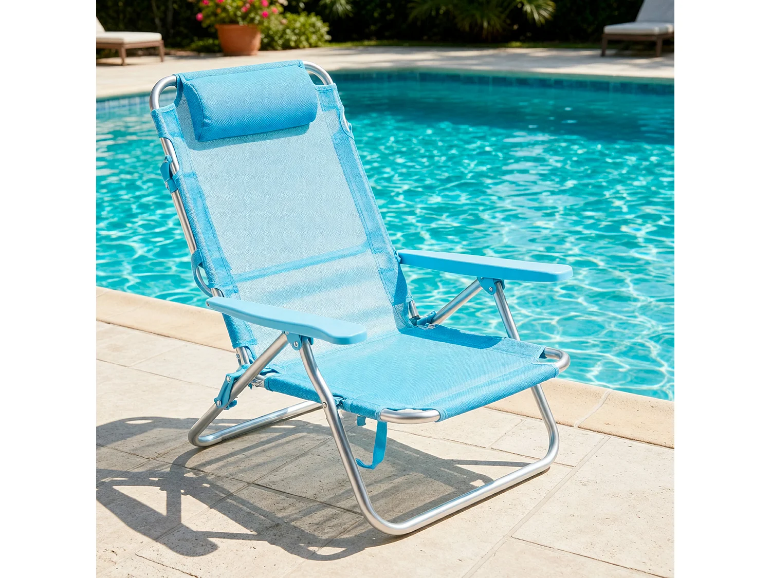 Spiaggina Pieghevole Con Telaio In Alluminio Seduta In Textilene Poggiatesta Integrato Braccioli Ergonomici Campeggio Outdoor 53 x 62 x 77 Cm Azzurro