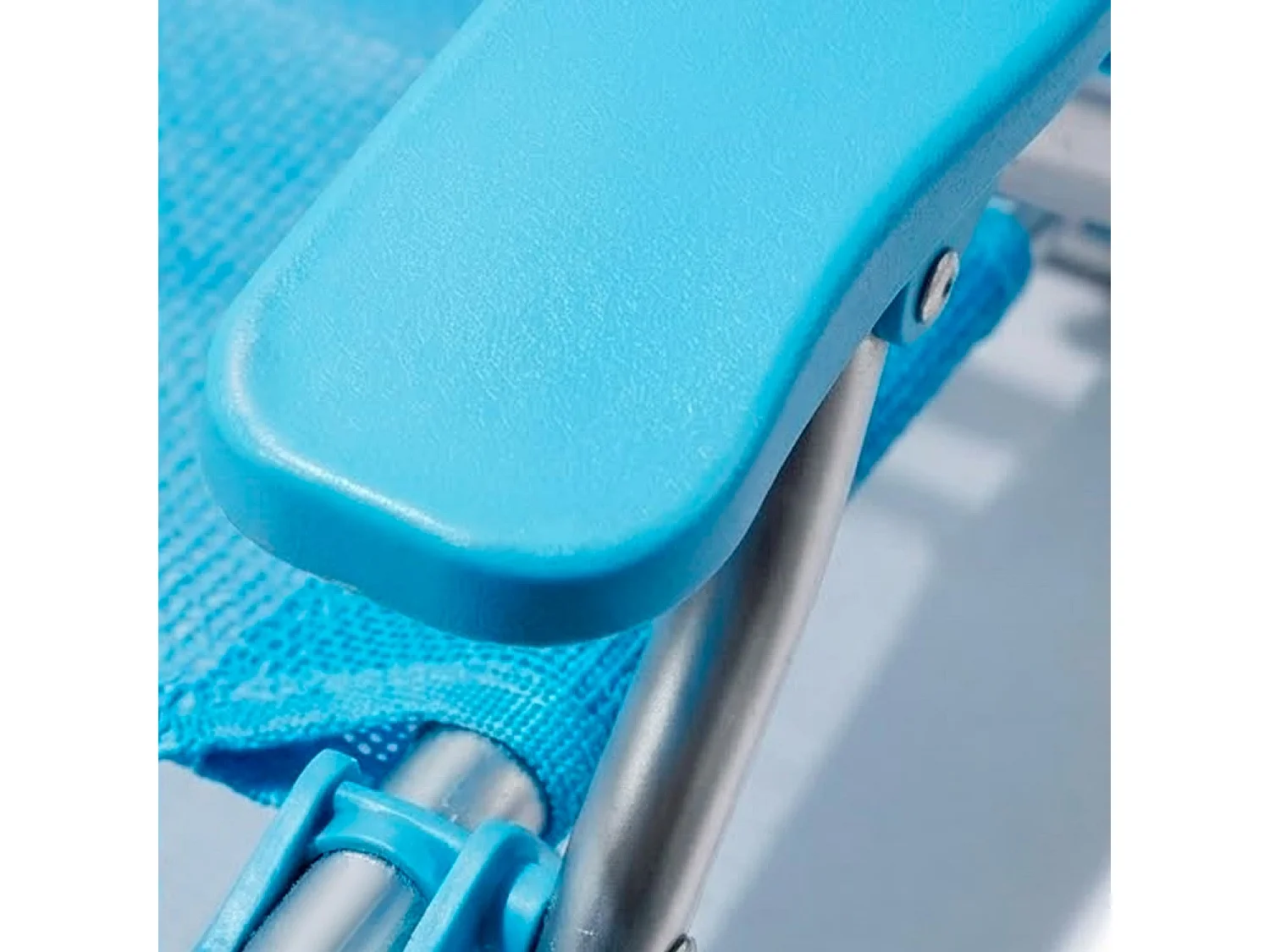 Spiaggina Pieghevole Con Telaio In Alluminio Seduta In Textilene Poggiatesta Integrato Braccioli Ergonomici Campeggio Outdoor 53 x 62 x 77 Cm Azzurro