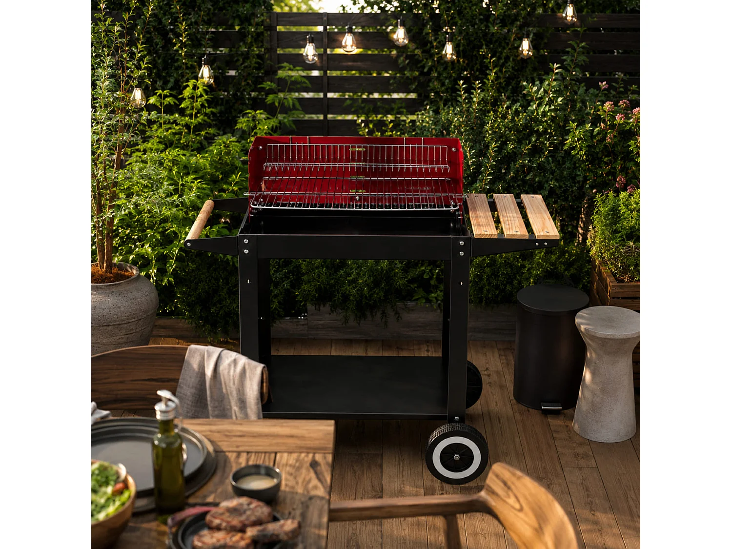 Barbecue Per Outdoor Cooking Con Griglia Regolabile Accessori Inclusi Ripiano Laterale Mensola Porta Accessori Ruote E Scaldavivande 86 x 40.5 x 81 Cm Nero