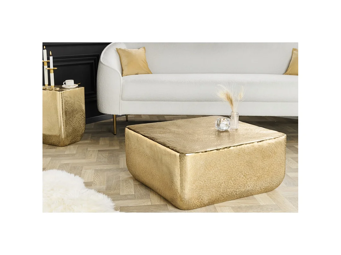 Mesa baja cuadrada AURUM 70 cm en aluminio dorado martillado – Diseño artesanal chic