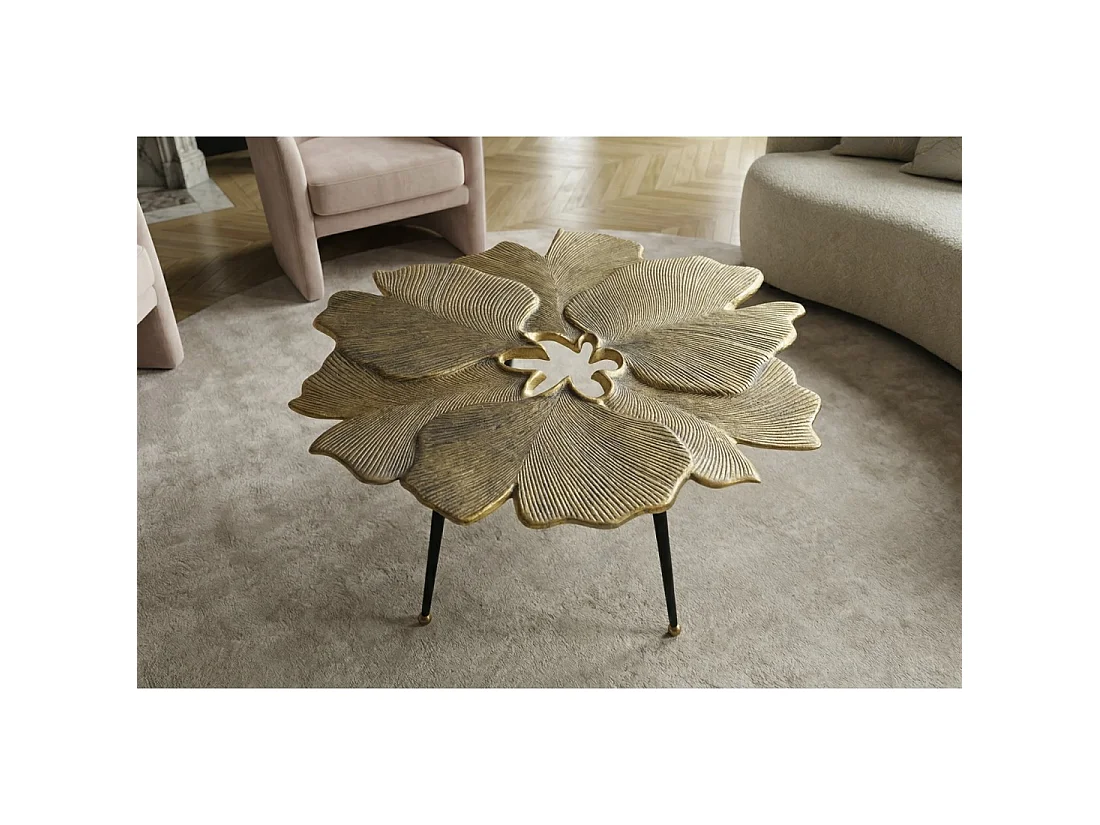 Mesa baja LOTUSIA dorada 95 cm en aluminio con tablero en forma de flor diseño