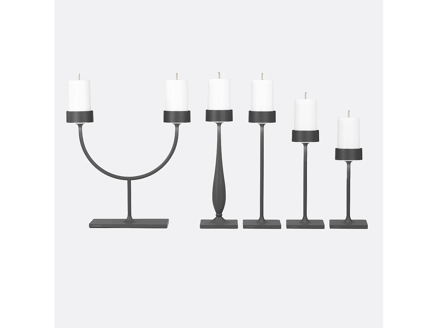 Perpetua Lampada da Tavolo Senza Fili a un Braccio, Versione Alta con Batteria Rimovibile, Finitura Foglia Color Oro, Design in Alluminio IP54
