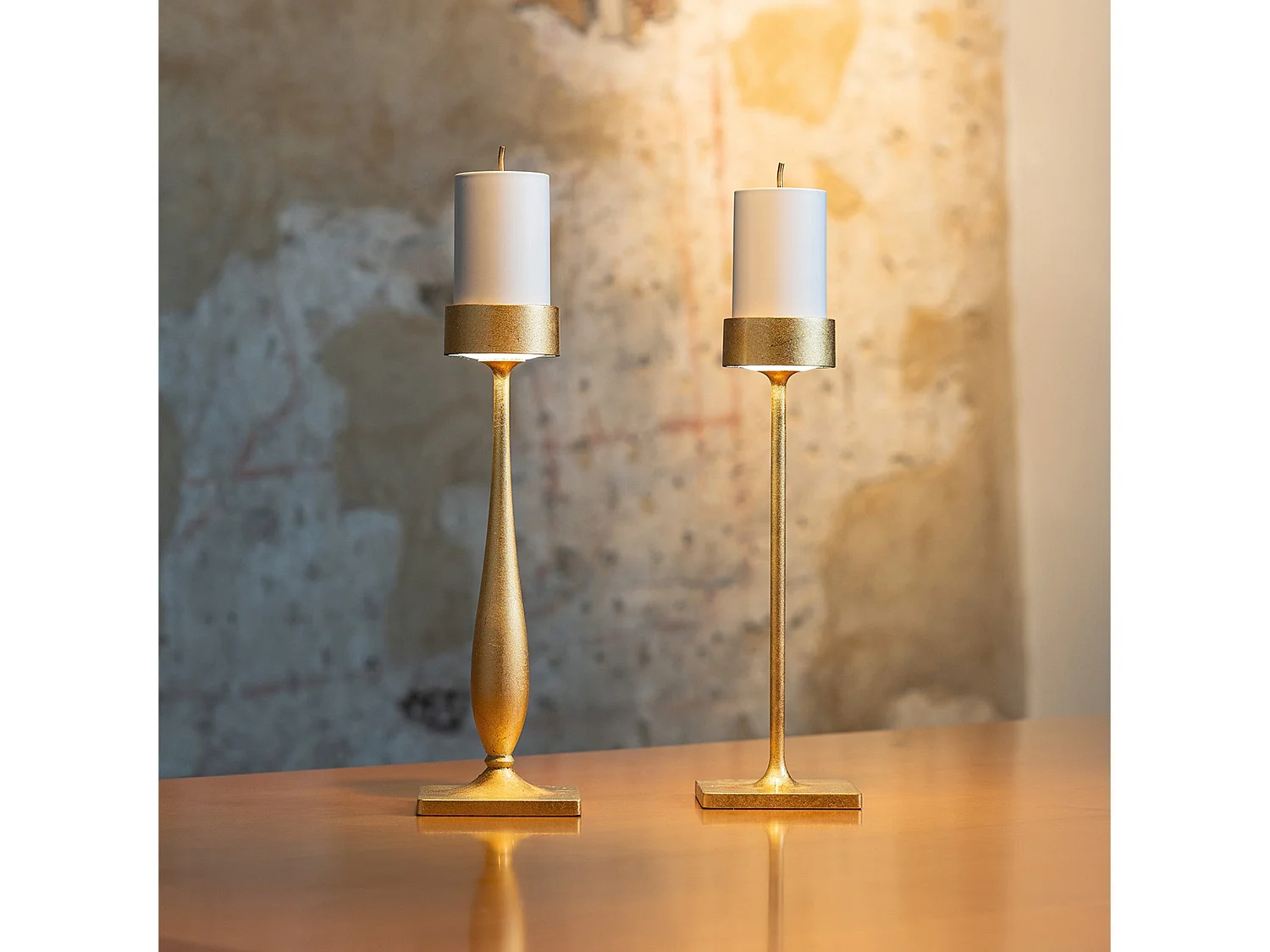 Perpetua Lampada da tavolo barocco senza fili, finitura foglia oro, design in alluminio pressofuso, illuminazione LED ricaricabile, protezione IP54
