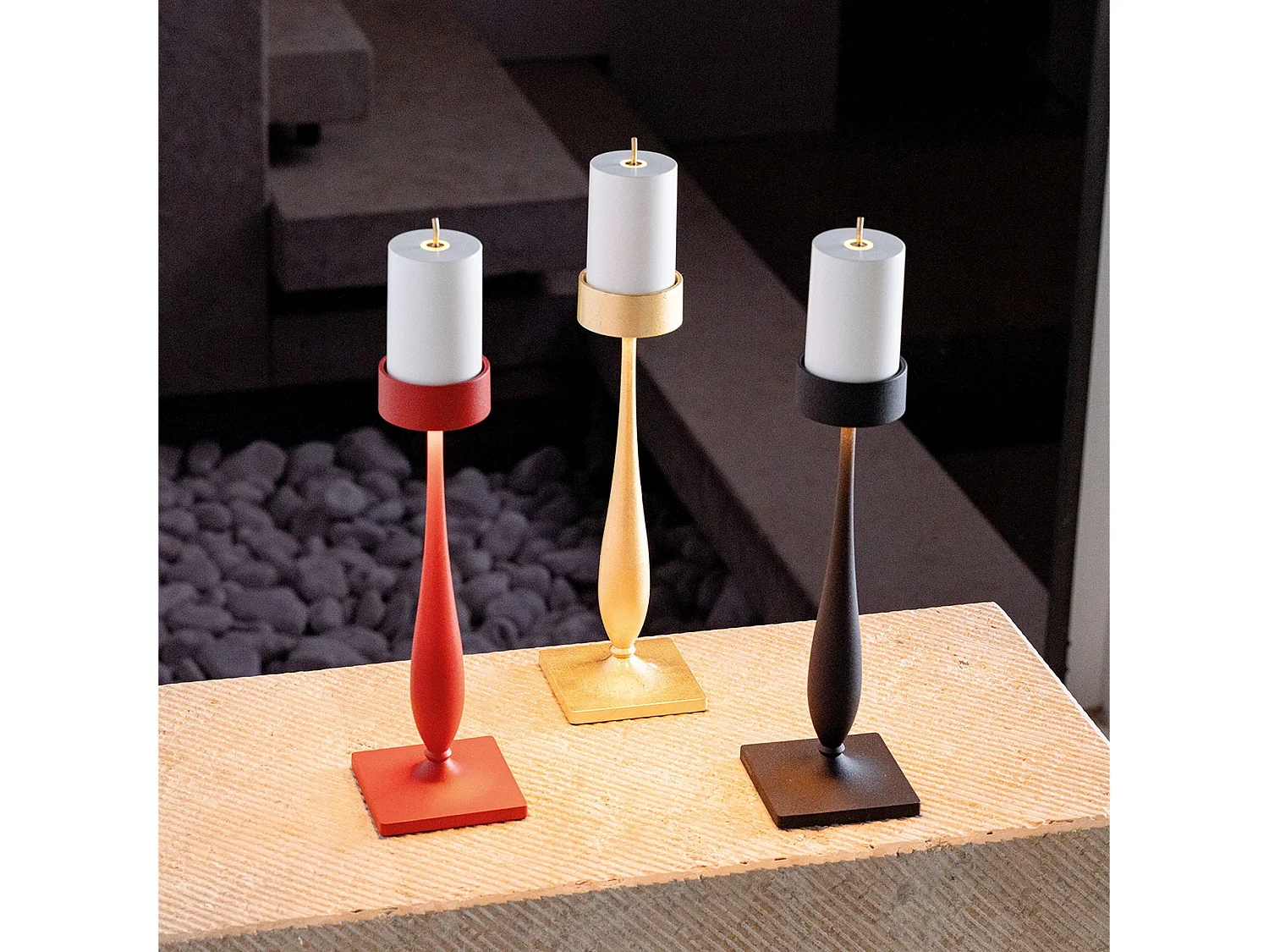 Perpetua Lampada da tavolo barocco senza fili, finitura foglia oro, design in alluminio pressofuso, illuminazione LED ricaricabile, protezione IP54