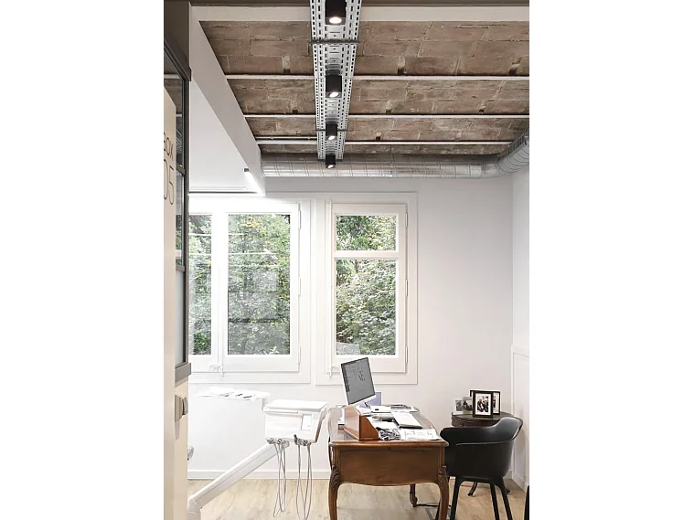 Spot de plafond LED orientable à 360° Zio Surface, culot GU10 50 mm, IP20, blanc mat, forme carrée - Beneito & Faure