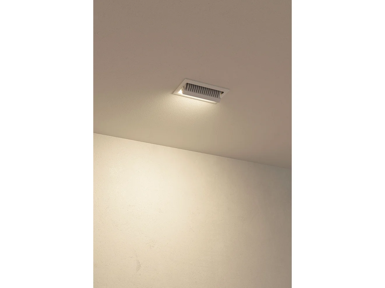 Foco LED empotrable de techo Bonn de 40 W, 3000 K, 100º, luz ambiental indirecta para interiores, acabado blanco mate - Beneito & Faure