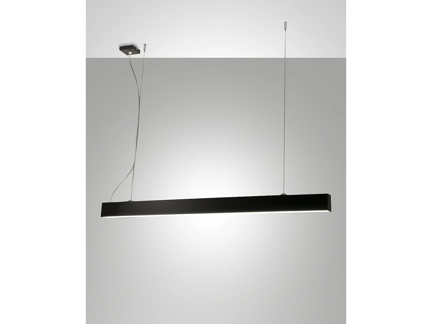Next hanglamp in zwart metaal en polycarbonaat, 45W LED 5460lm 3000K, in hoogte verstelbaar tot 2000 mm, IP20 Klasse 1