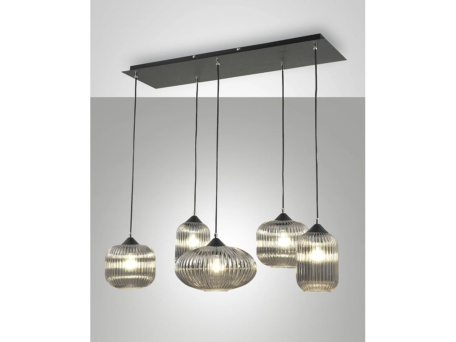 Sospensione Fume Gillis Fabas 5 luci design nero e vetro soffiato per arredamento moderno