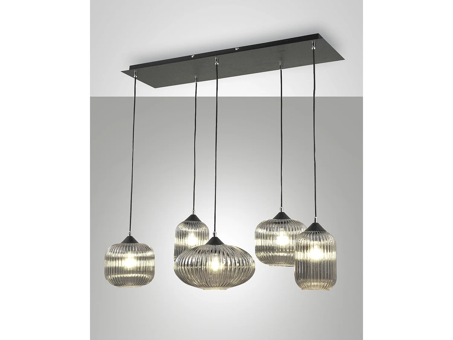 Gillis hanglamp van metaal en gerookt geblazen glas, 5x E27 fitting, 40W, 90x25x200cm - Elegant ontwerp voor moderne en verfijnde interieurs