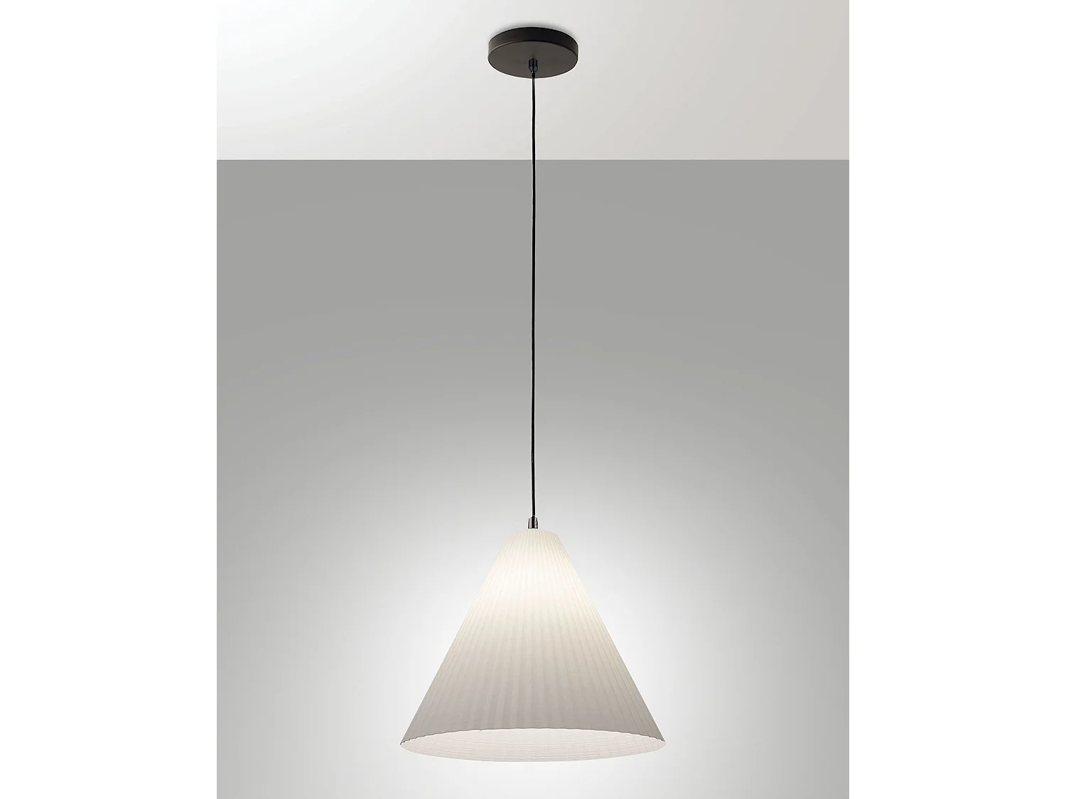 Candeeiro de Suspensão Cone, Estrutura em Metal e Plástico Vegetal, Casquilho E27, Proteção IP20, Cor Branca, Diâmetro 315mm - Design Moderno