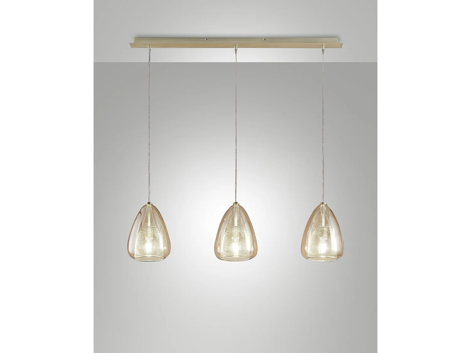 Britton Candeeiro de Suspensão em Metal e Vidro de Borossilicato Cor Âmbar, Casquilho E27 3x40W, Design Moderno e Elegante para Interiores IP20