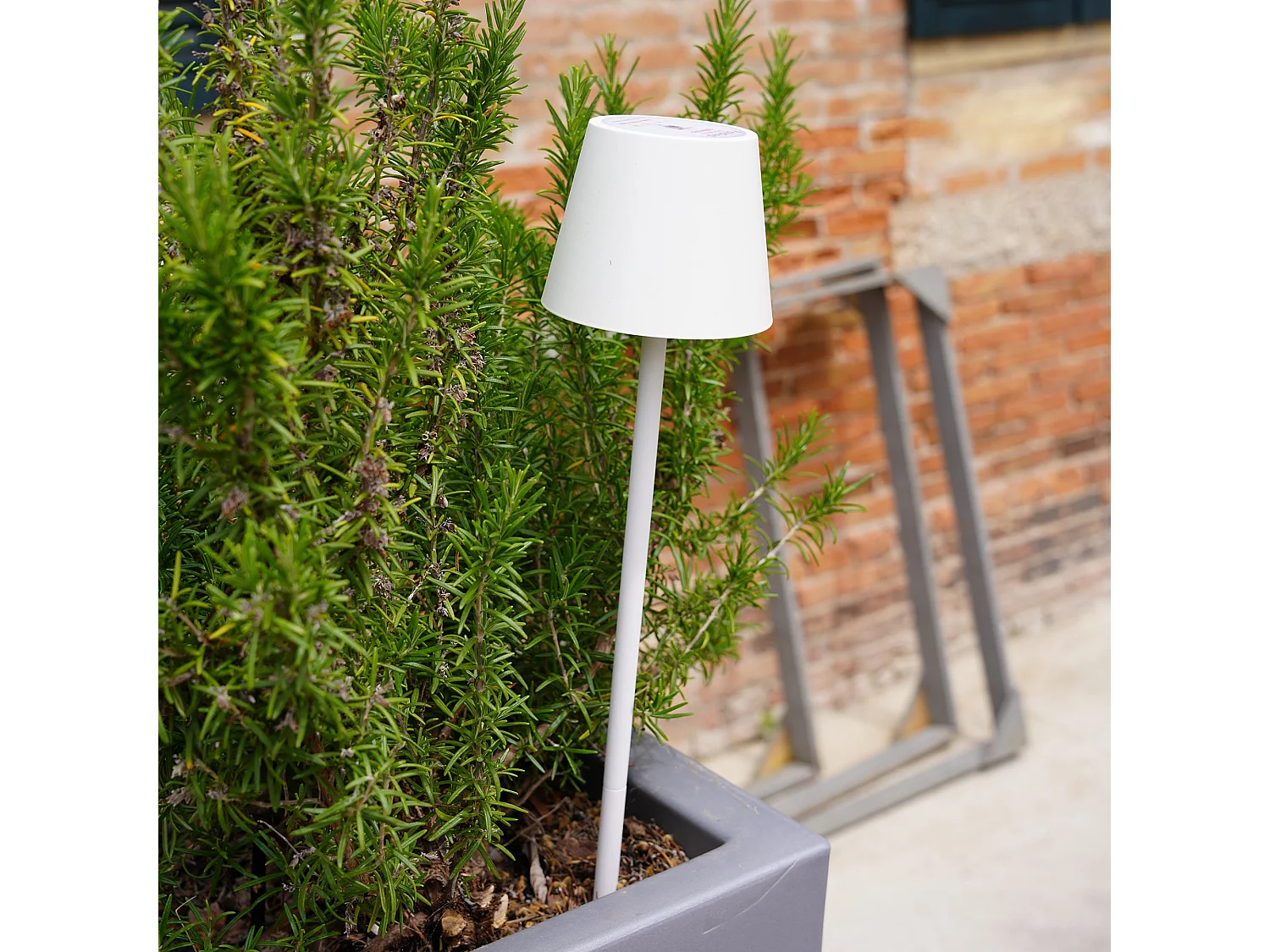 Zafferano Poldina draagbare, oplaadbare tuinlamp met grondpen, wit - dimbare LED-buitenverlichting met aanraakbediening