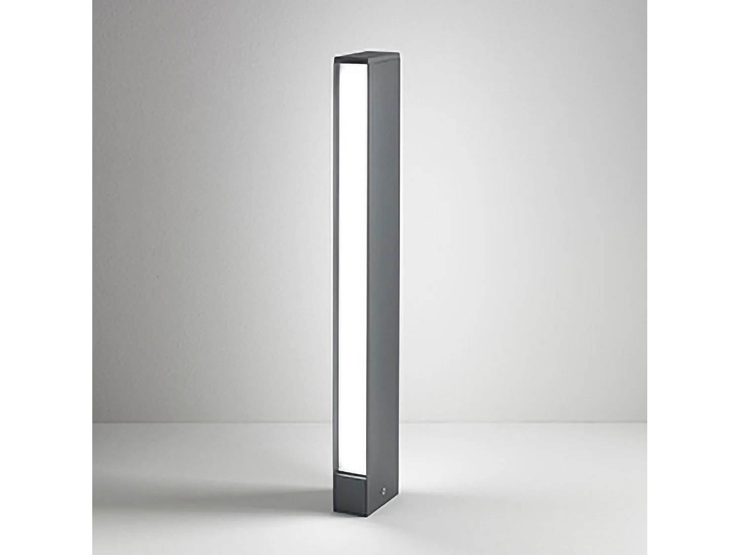 Baliza LED exterior tipo lama, estructura de aluminio fundido a presión gris oscuro, difusor policarbonato, 14W, 3000K, protección IP54, 60,5 cm