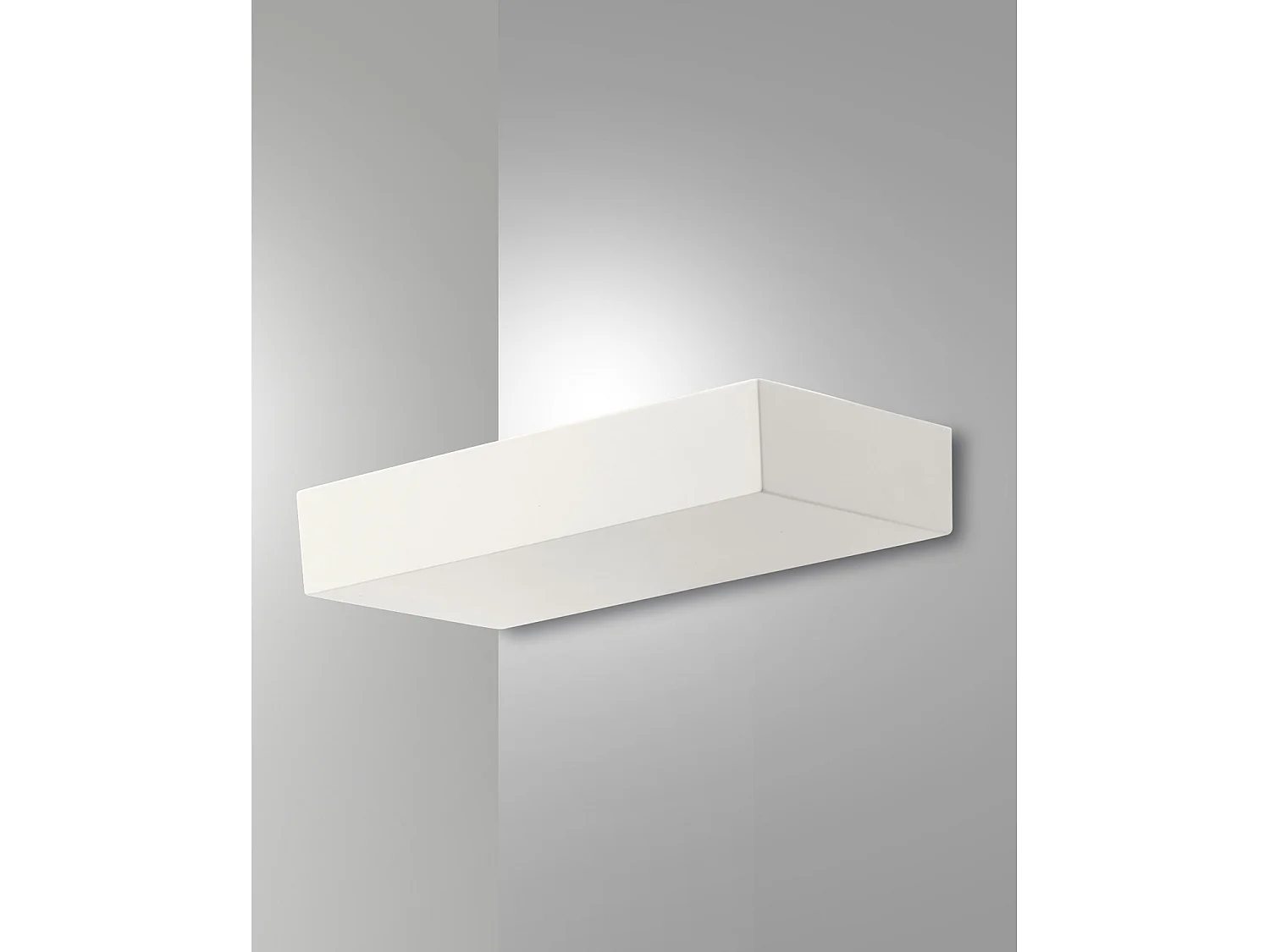Lámpara de pared LED Emma de 41 W, 3750 lm y 3000 K en aluminio blanco, diseño moderno y elegante para una iluminación interior de alta eficiencia.