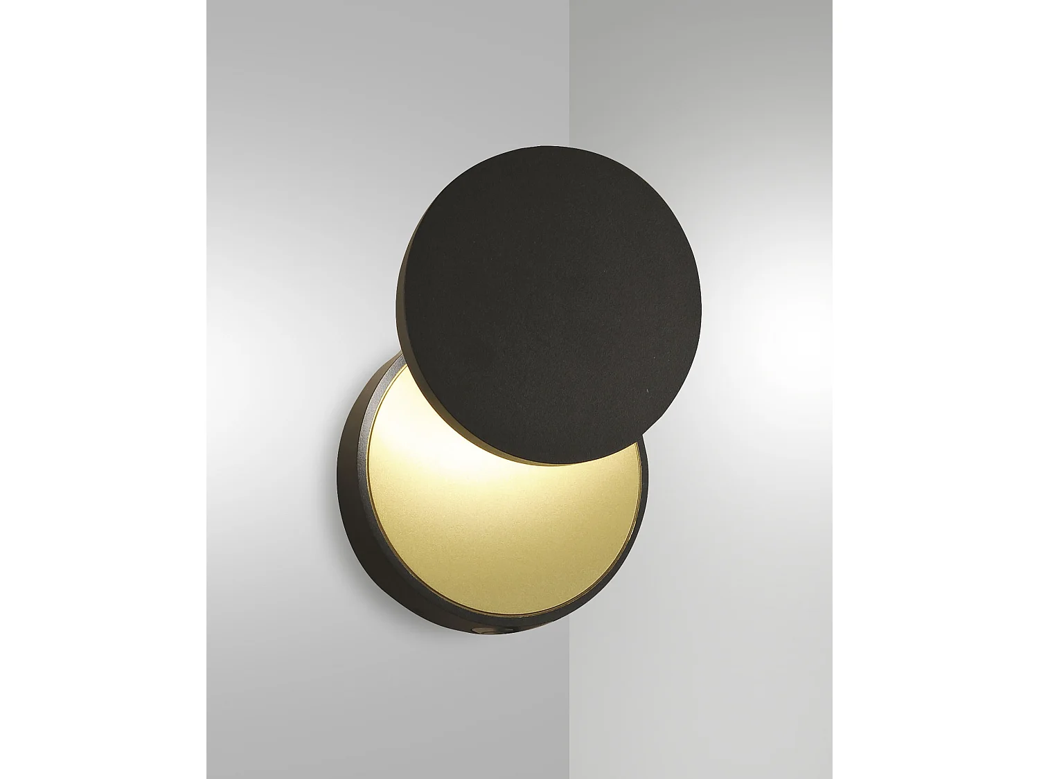 Ara Candeeiro de Parede LED Integrado 8W 3000K 715lm em Metal e Metacrilato Preto com Regulação de Luz por Botão - Design Moderno e Minimal