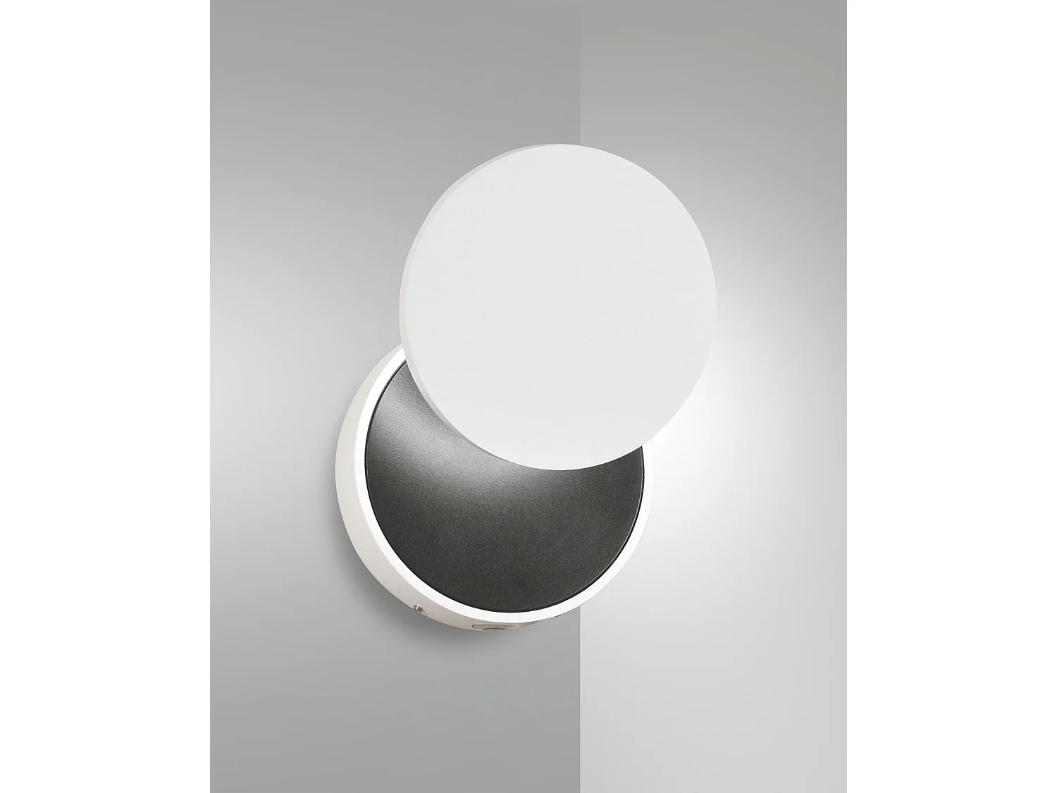 Ara Aplique de Parede LED Integrado 8W 3000K 715lm em Metal e Metacrilato Branco com Regulação de Luz por Botão - Design Moderno e Minimalista