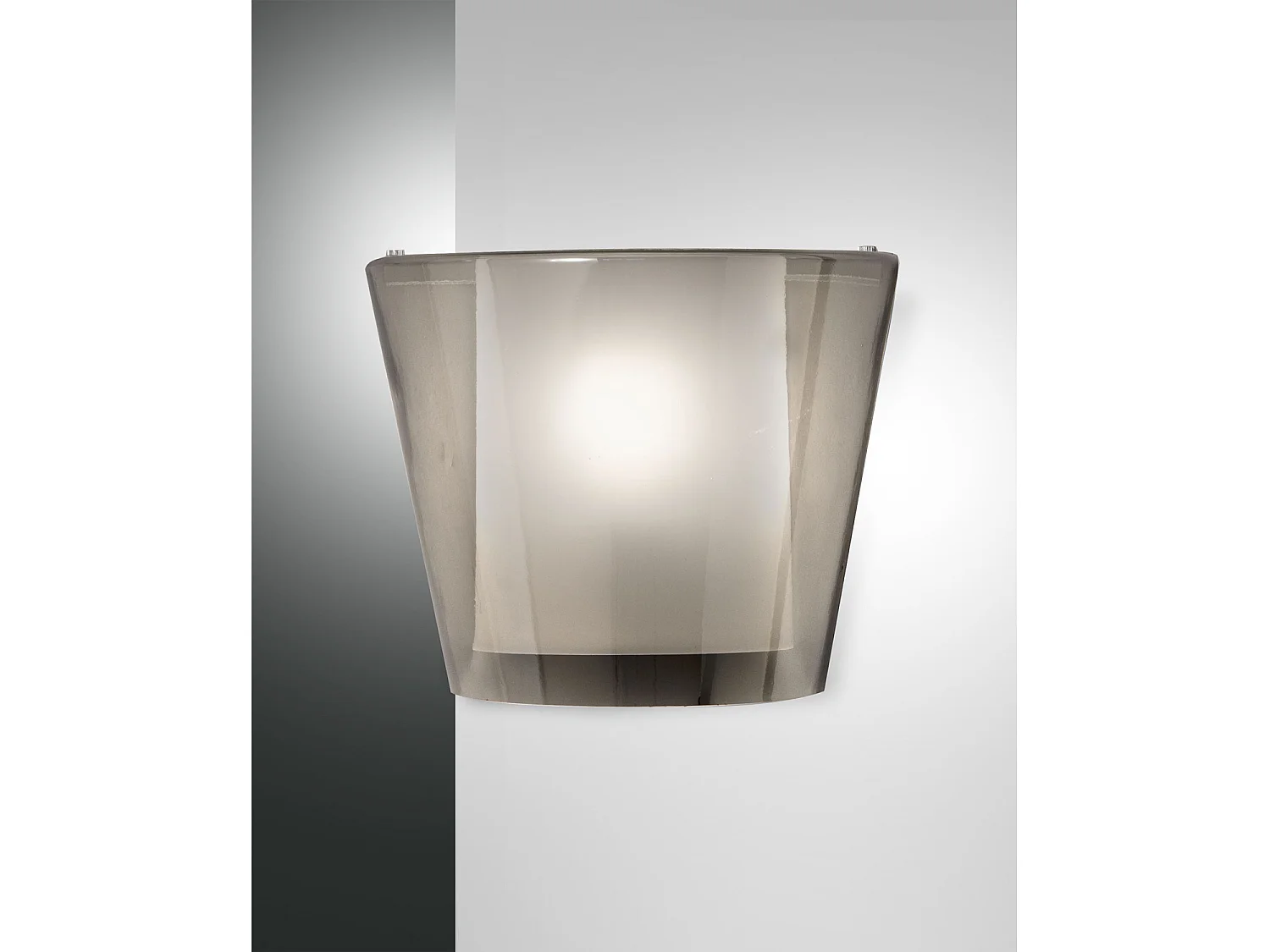 Lámpara de pared Viki en metal y cristal ahumado, casquillo E27 de 40 W, diseño elegante para uso en interiores IP20, 28,5 x 14,5 x 23,5 cm - Clase 1
