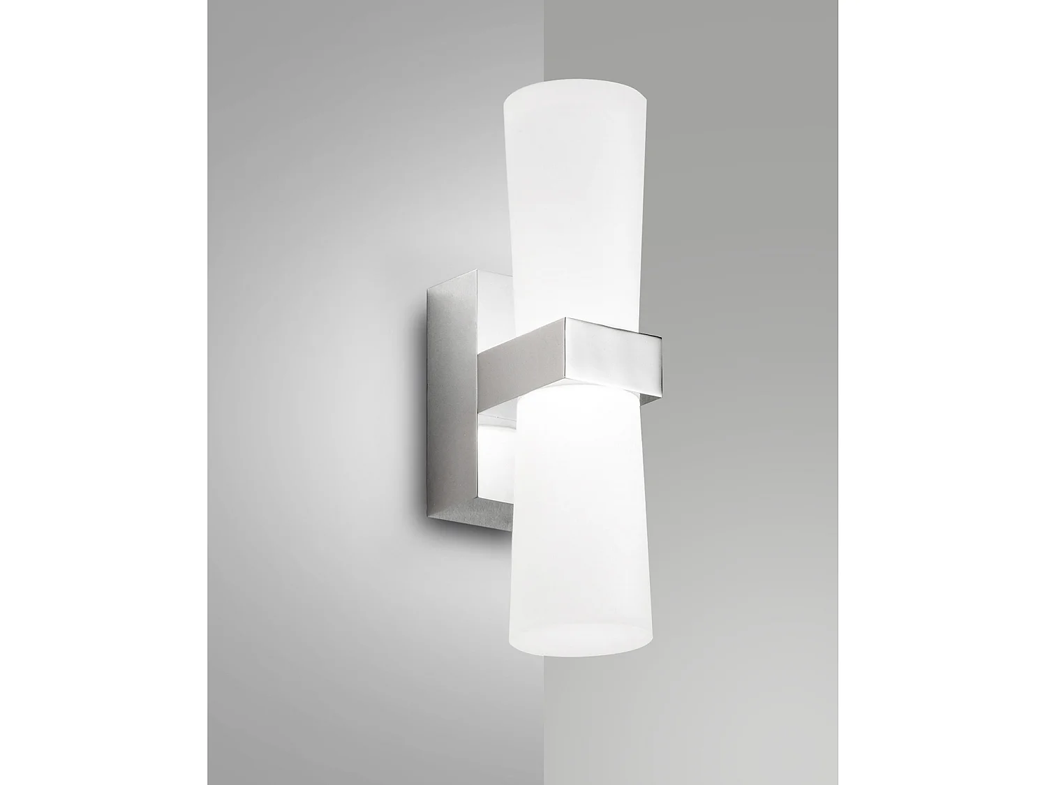 Lámpara de pared LED integrada Iglesias 8W 720lm 3000K Blanco cálido Cromada IP44 - Diseño moderno en metal y metacrilato Clase II 230V