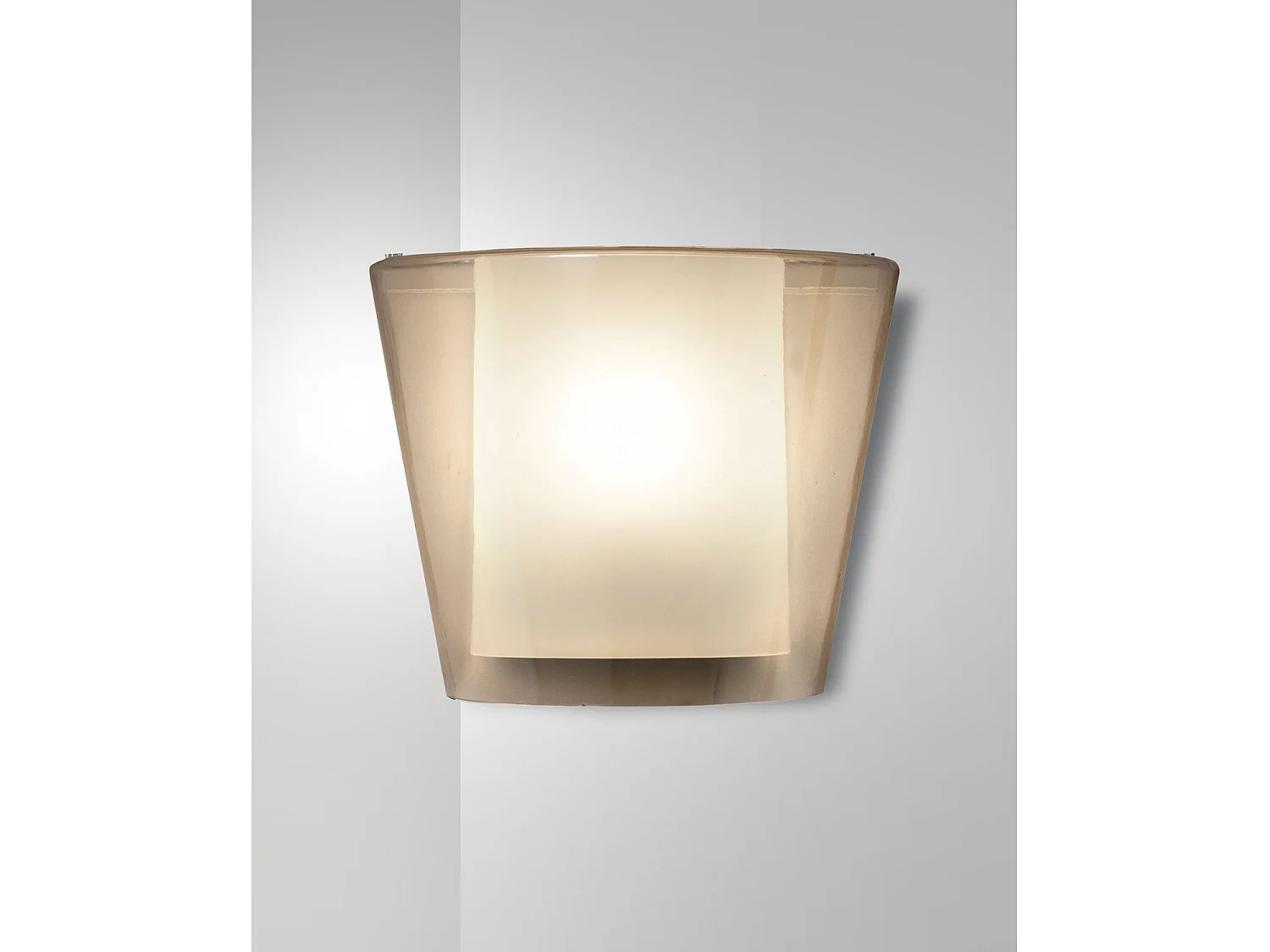 Lámpara de pared Viki en metal y cristal ámbar, casquillo E27 de 40 W, diseño elegante para uso en interiores IP20, 28,5 x 14,5 x 23,5 cm - Clase 1