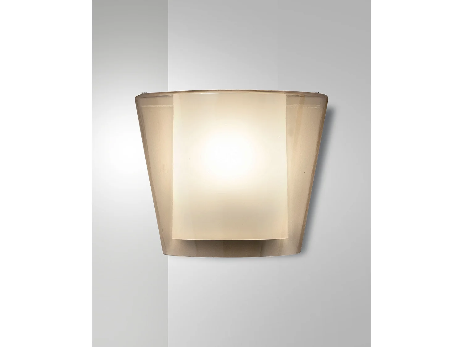 Applique Murale Viki En Métal Et Verre Ambré, E27 40W, Design Élégant, Usage Intérieur Ip20, 28,5 X 14,5 X 23,5 Cm, Luminaire Intérieur Classe 1.