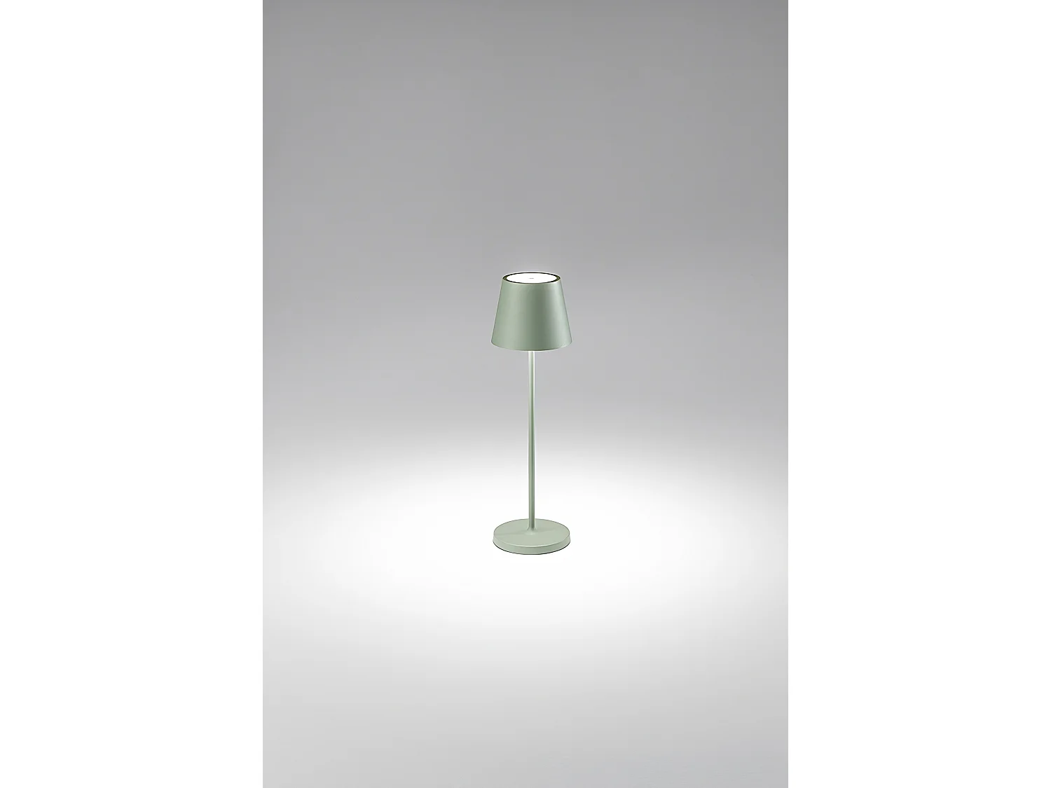 2W 3000K Wiederaufladbare IP54 LED-Tischleuchte Serie 8124, Farbe Salbeigrün, modernes Metalldesign, dimmbar per Touch - Perenz