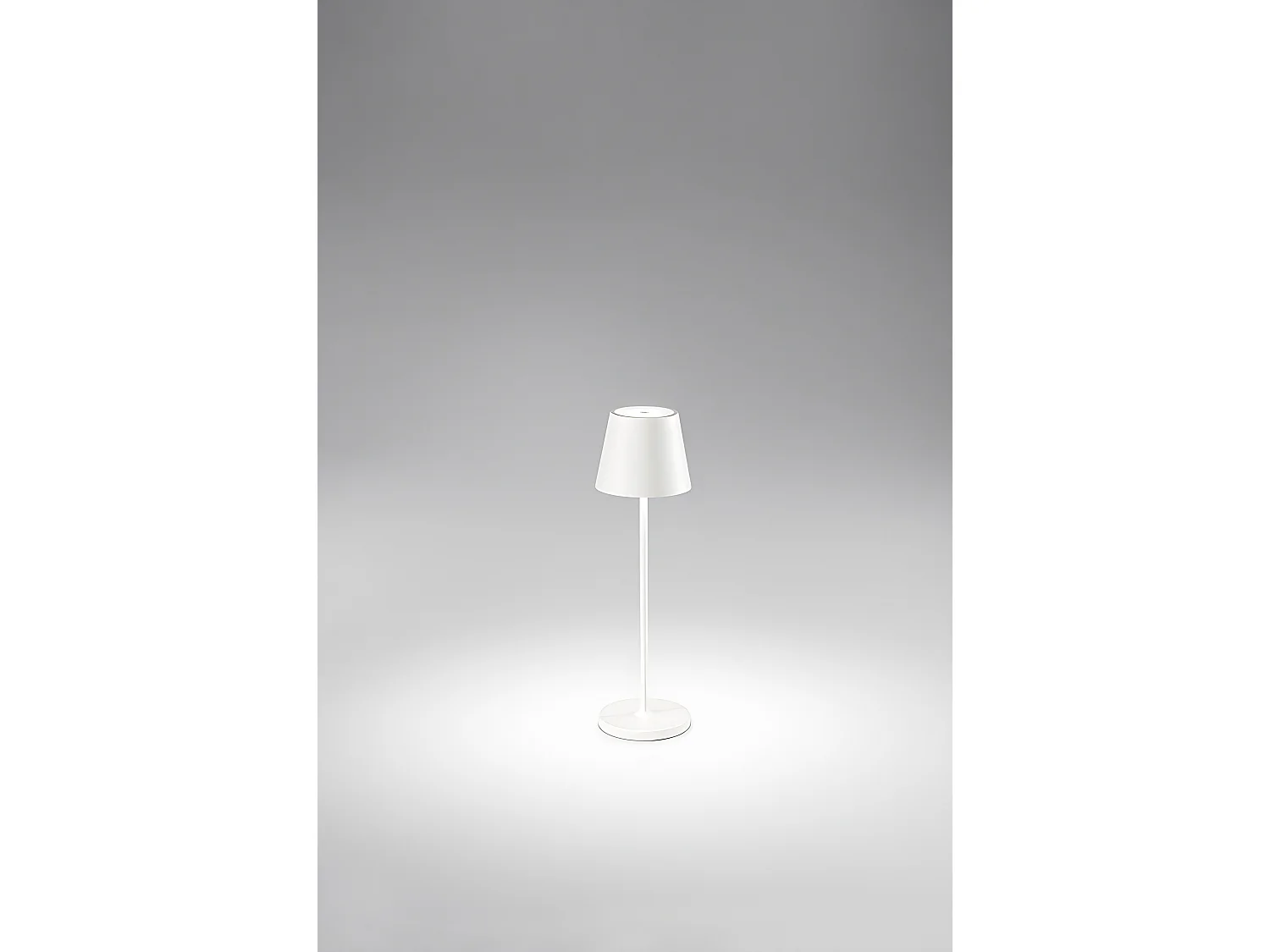 Wiederaufladbare 2-W-LED-Tischleuchte (3000 K, IP54), Serie 8124, mattweiß, modernes Metalldesign, per Berührung dimmbar - Perenz