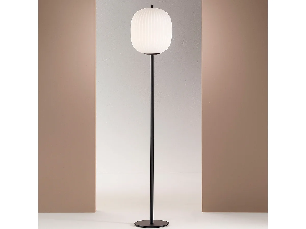 Lampada da Terra Nera Domizia Fabas Design Elegante e Sostituibile con E27