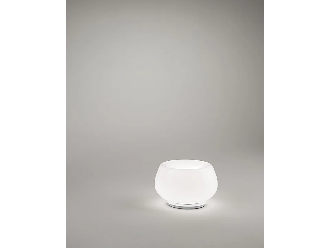 Aplique LED de pared serie 10S48534, cristal cóncavo blanco brillante y marco blanco mate, 12 W 3000 K, diseño minimalista y elegante - Perenz