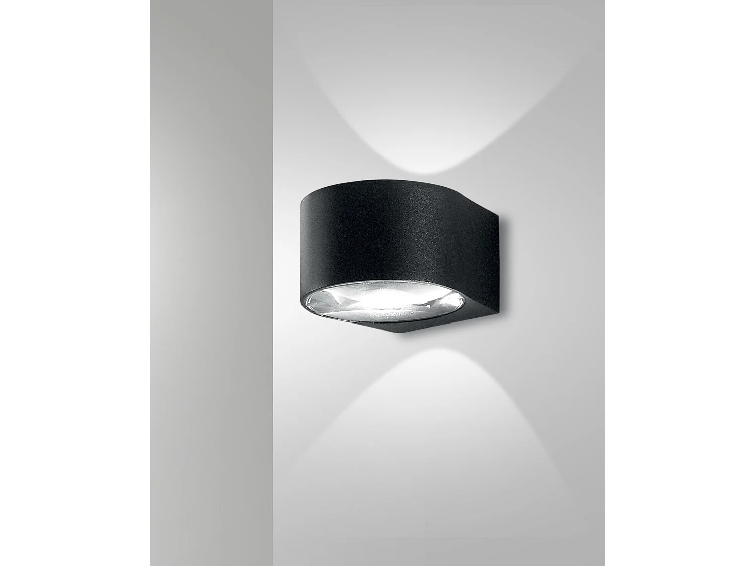 Lao LED-Wandleuchte für den Außenbereich, 12 W, 1080 lm, 3000 K, Schwarz, Aluminium und Kristallglas, Schutzart IP65, modernes und elegantes Design