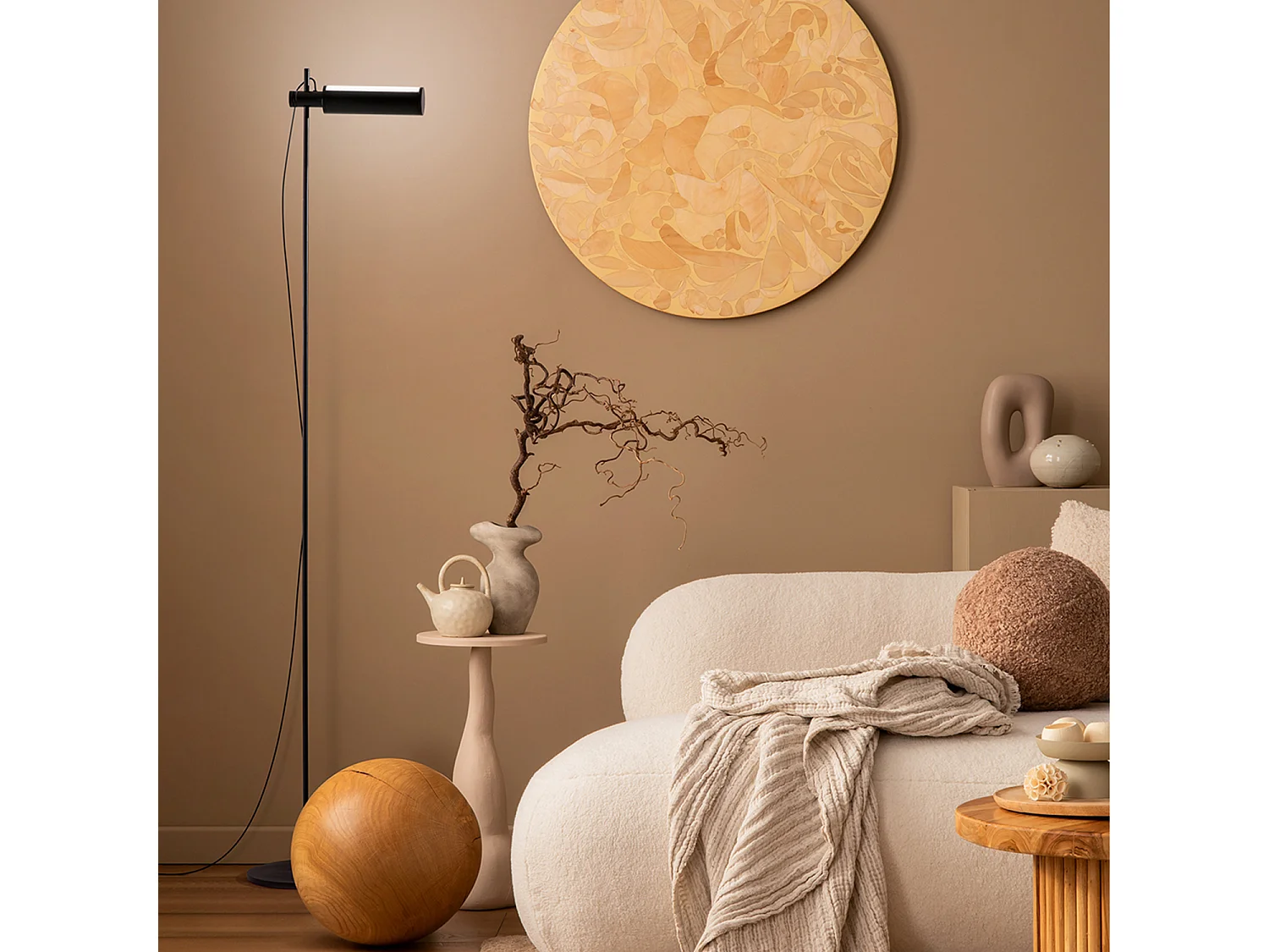 Candeeiro de Pé LED Moderno em Metal Preto Mate, 24W, 3000K-6000K, Cabeça Ajustável, Design Minimalista e Elegante - Marca Perenz, Qualidade.