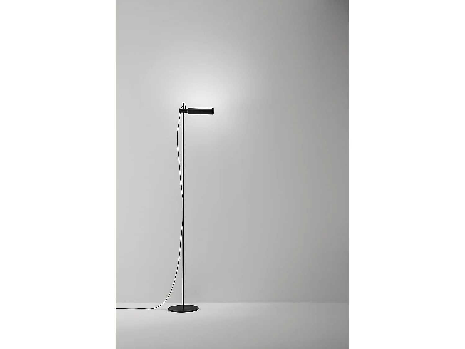 Moderne LED-vloerlamp in matzwart metaal, 24W, 3000K-4000K-6000K, draaibare en verstelbare kop, minimalistisch en elegant design - Perenz