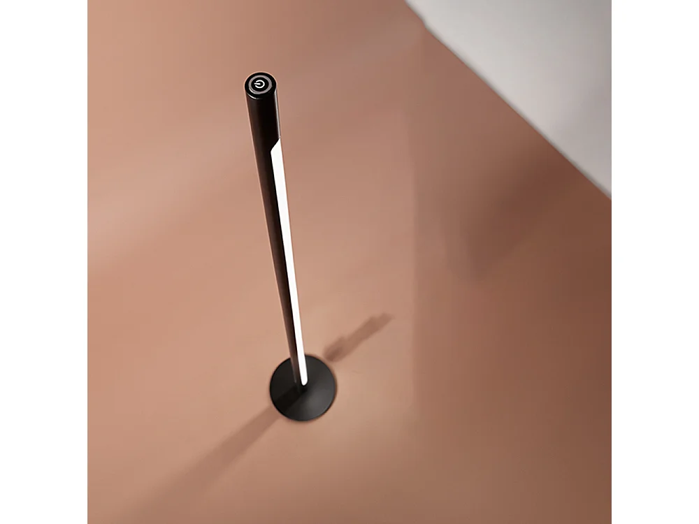 Candeeiro de Pé LED Moderno em Metal Preto, Candeeiro de Chão Regulável com Difusor em Acrílico Acetinado, 22W 3000K, Altura 140 cm - Marca Perenz