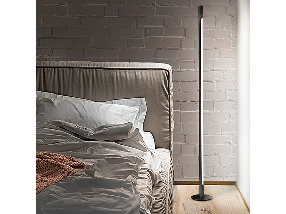 Candeeiro de Pé LED Moderno em Metal Preto, Candeeiro de Chão Regulável com Difusor em Acrílico Acetinado, 22W 3000K, Altura 140 cm - Marca Perenz