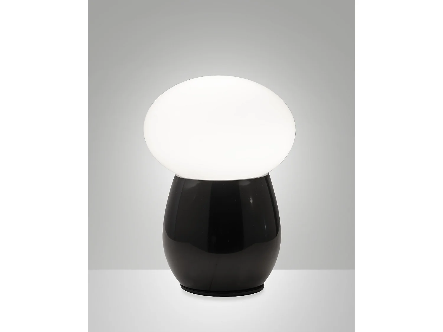 Lampa stołowa Freddy z czarnego szkła dmuchanego, oprawka E27 40W, zintegrowany włącznik, elegancki i nowoczesny design - kolekcja Freddy