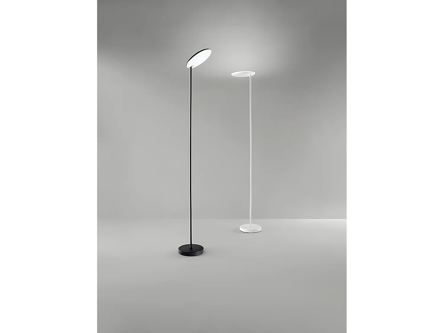 24W 1900Lm 3000K LED gulvlampe i sort metal, moderne og elegant design til indendørs belysning, højde 183 cm - Perenz