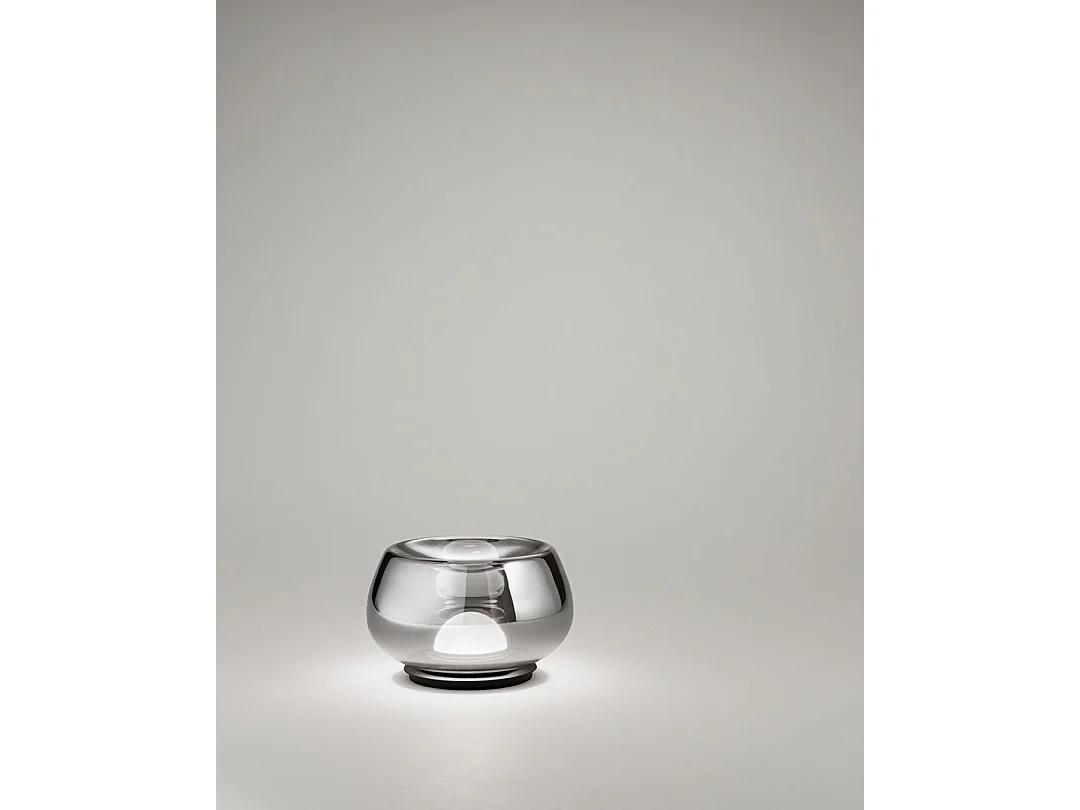 10S48534-serien LED-bordlampe, konkavt røget spejlglas og matsort struktur, 12W 3000K, moderne og raffineret design - Perenz