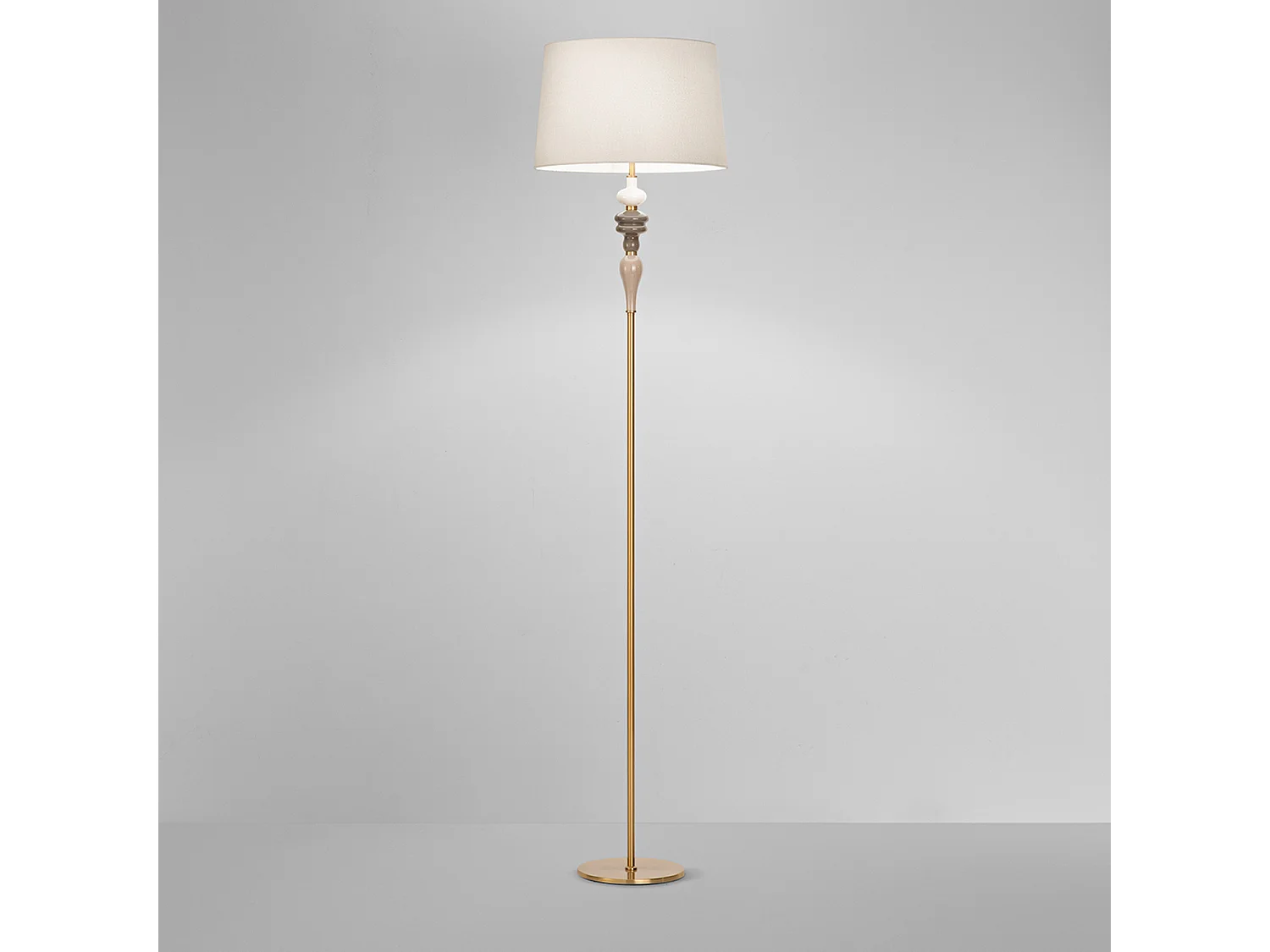 Candeeiro de Pé em Latão Escovado e Cerâmica Multicolor, Abajur Bege, Altura 170cm, 1x E27, Estilo Clássico Elegante - Perenz, Alta Qualidade