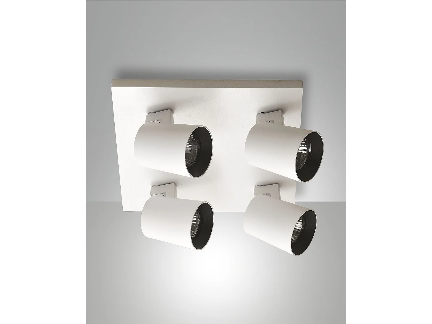 Modo 4-lichts plafondspot in gegoten aluminium, witte kleur, GU10 fitting, modern en elegant design voor binnenverlichting