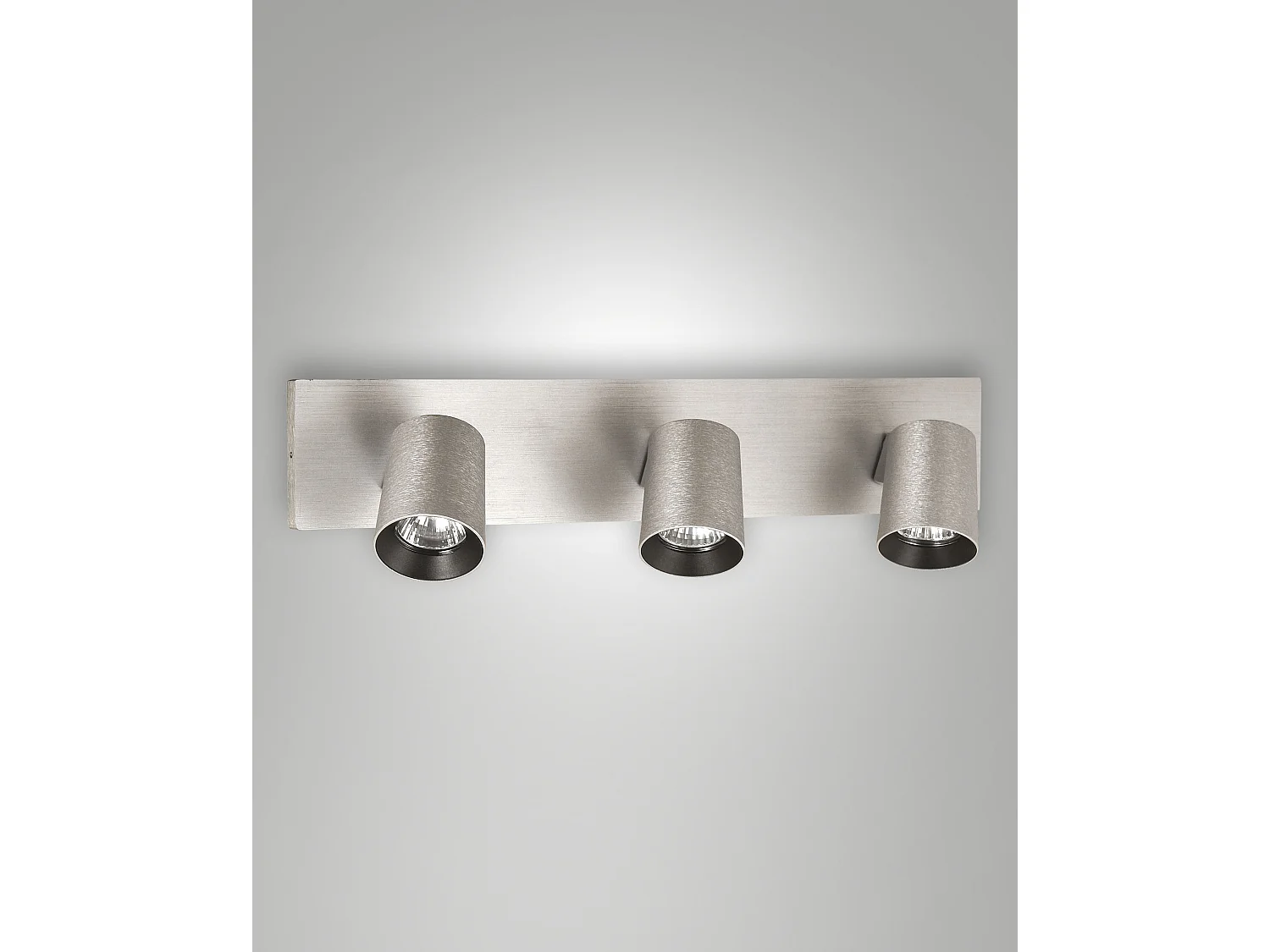Modo moderne spot met 3 lichtpunten, gegoten aluminium, geborsteld aluminium, GU10 fitting, max. 35W, voor stijlvolle interieurverlichting.