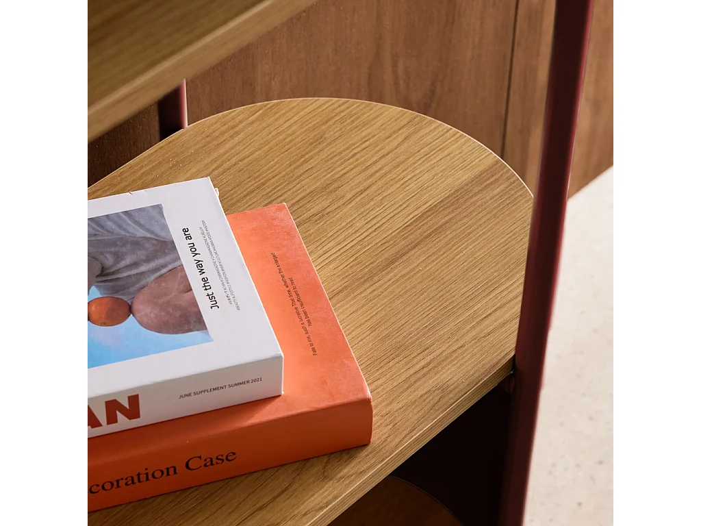 Libreria in metallo curvato e legno a 5 livelli, rosso