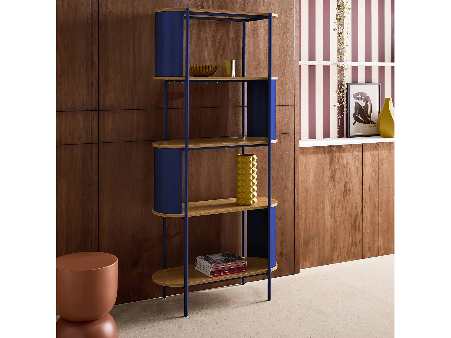 Libreria in metallo curvato e legno a 5 livelli, blu
