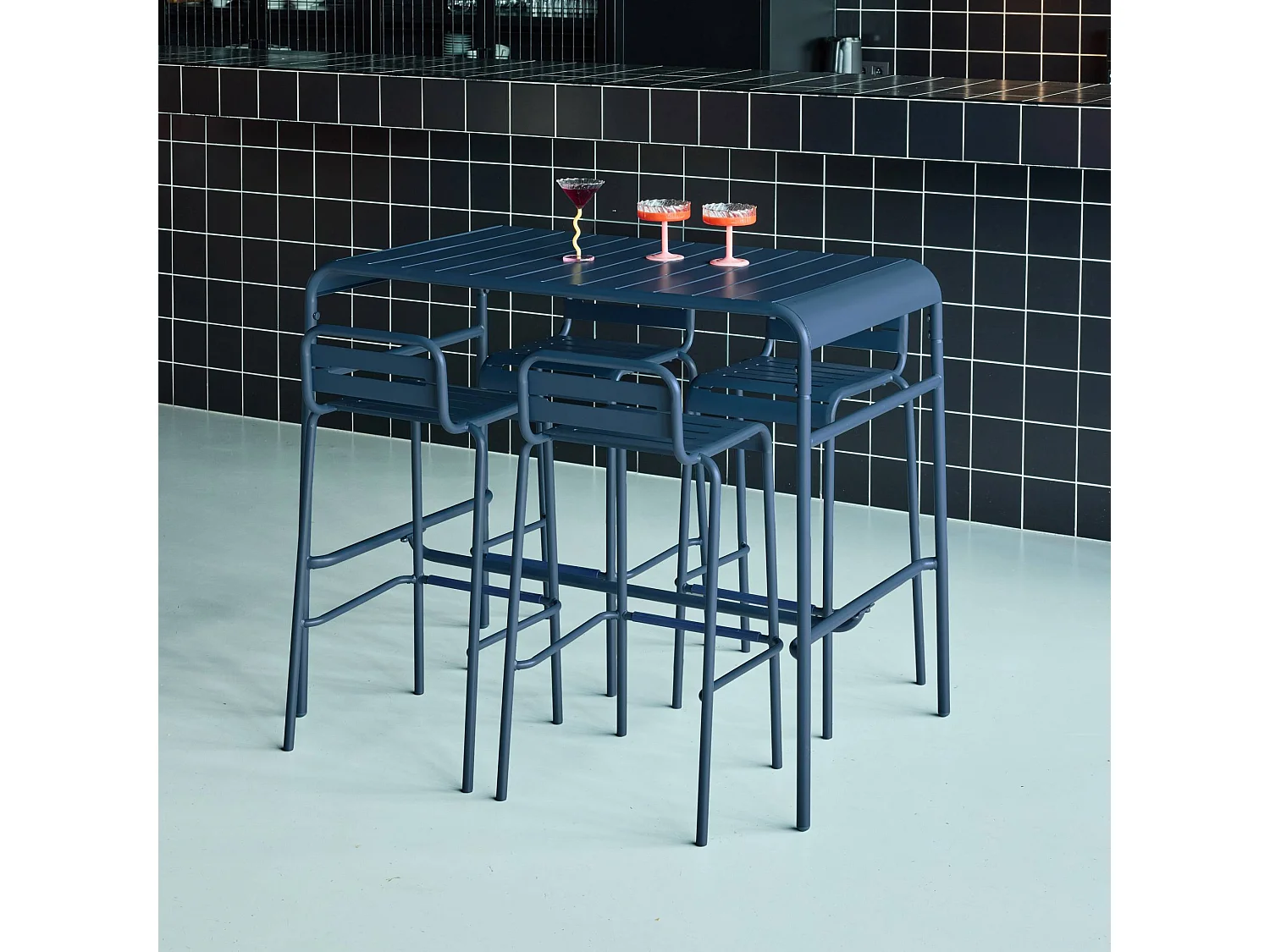 Set tavolo alto da giardino in acciaio con 4 sgabelli, 120cm, blu navy