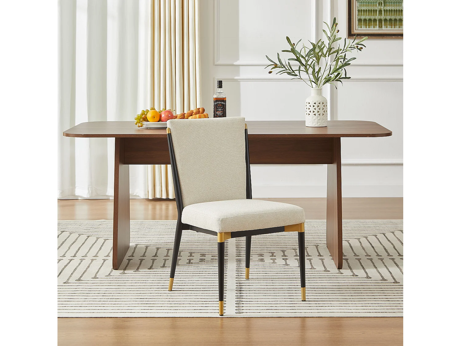 Set di 2 sedie da pranzo in tessuto beige con gambe nere e dorate