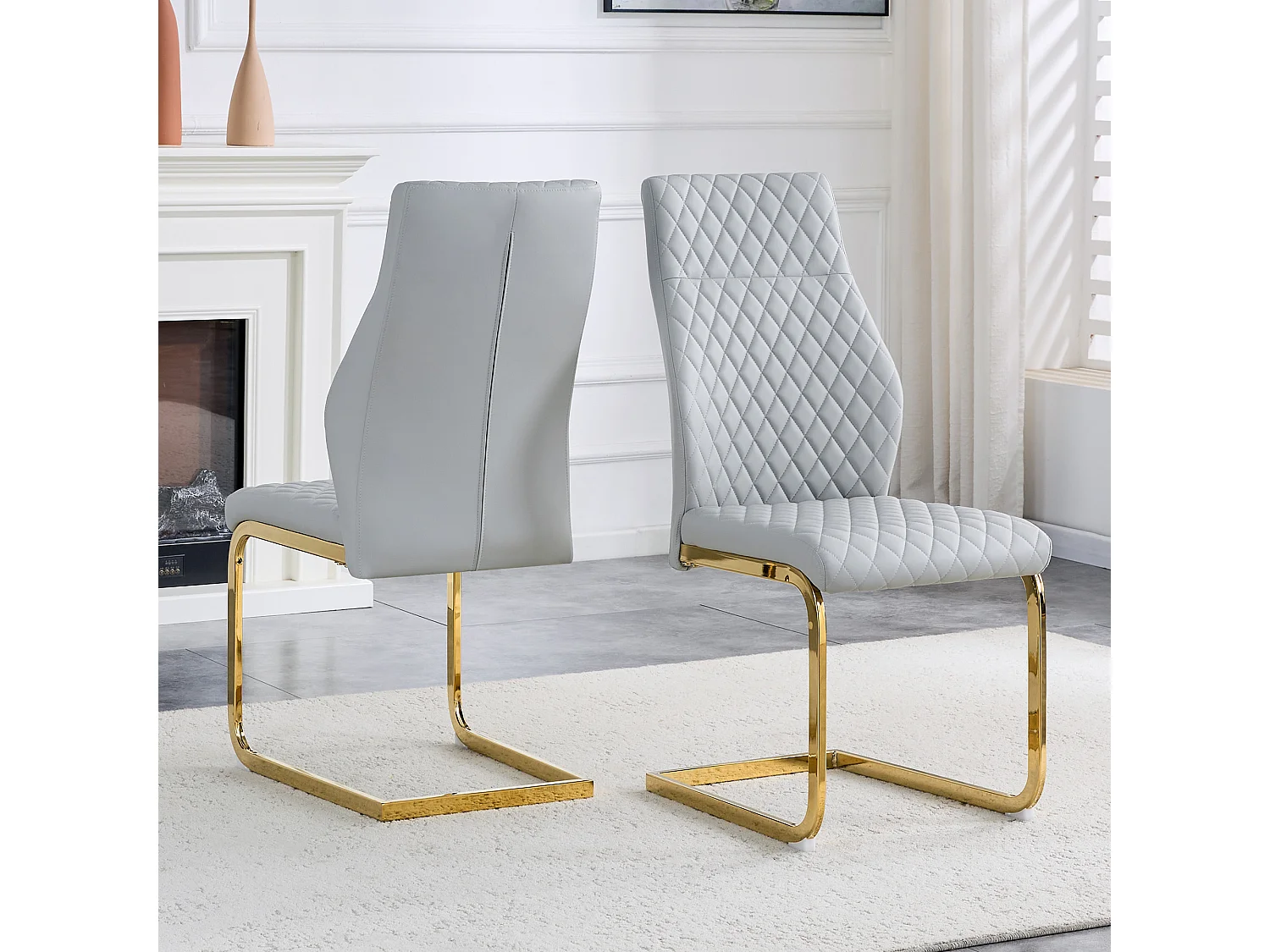 Lot de 2 chaises de salle à manger à dossier haut en similicuir gris clair avec cadre en métal doré