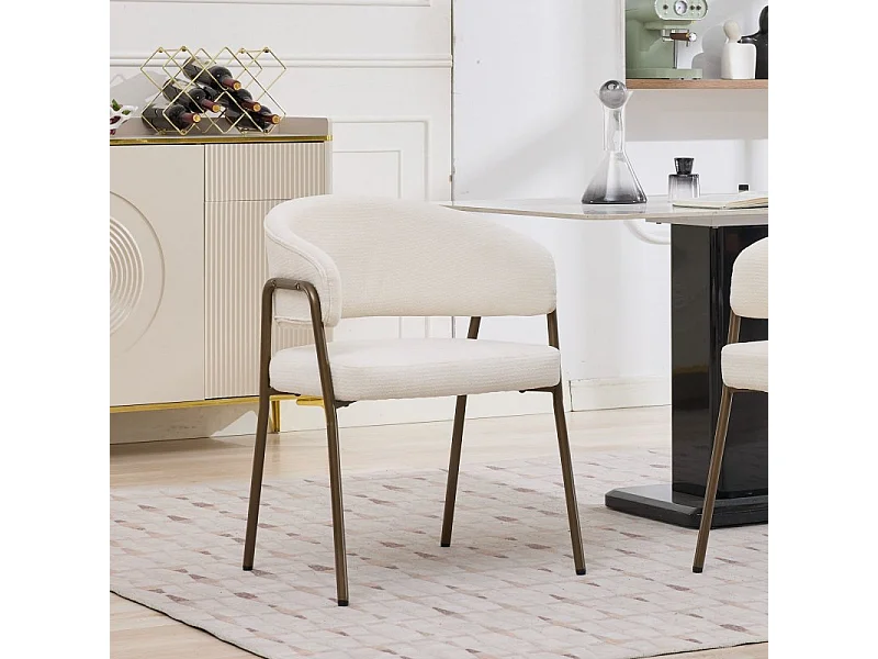Chaise de salle à manger en chenille beige avec accoudoirs et pieds en métal finition laiton vieilli