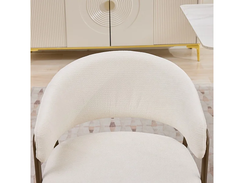 Chaise de salle à manger en chenille beige avec accoudoirs et pieds en métal finition laiton vieilli