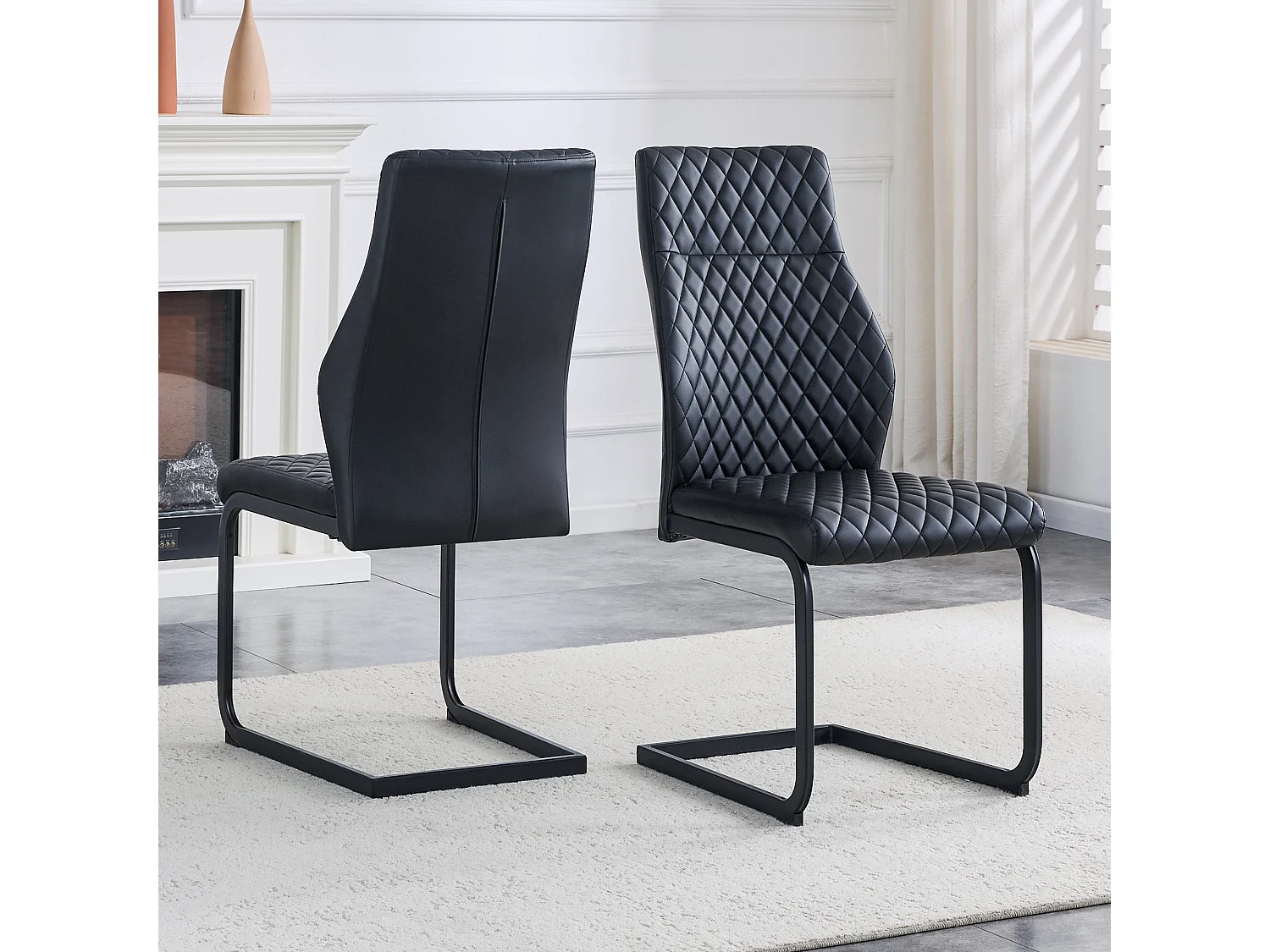 Set van 2 eetkamerstoelen met hoge rugleuning in zwart kunstleer met zwart metalen frame
